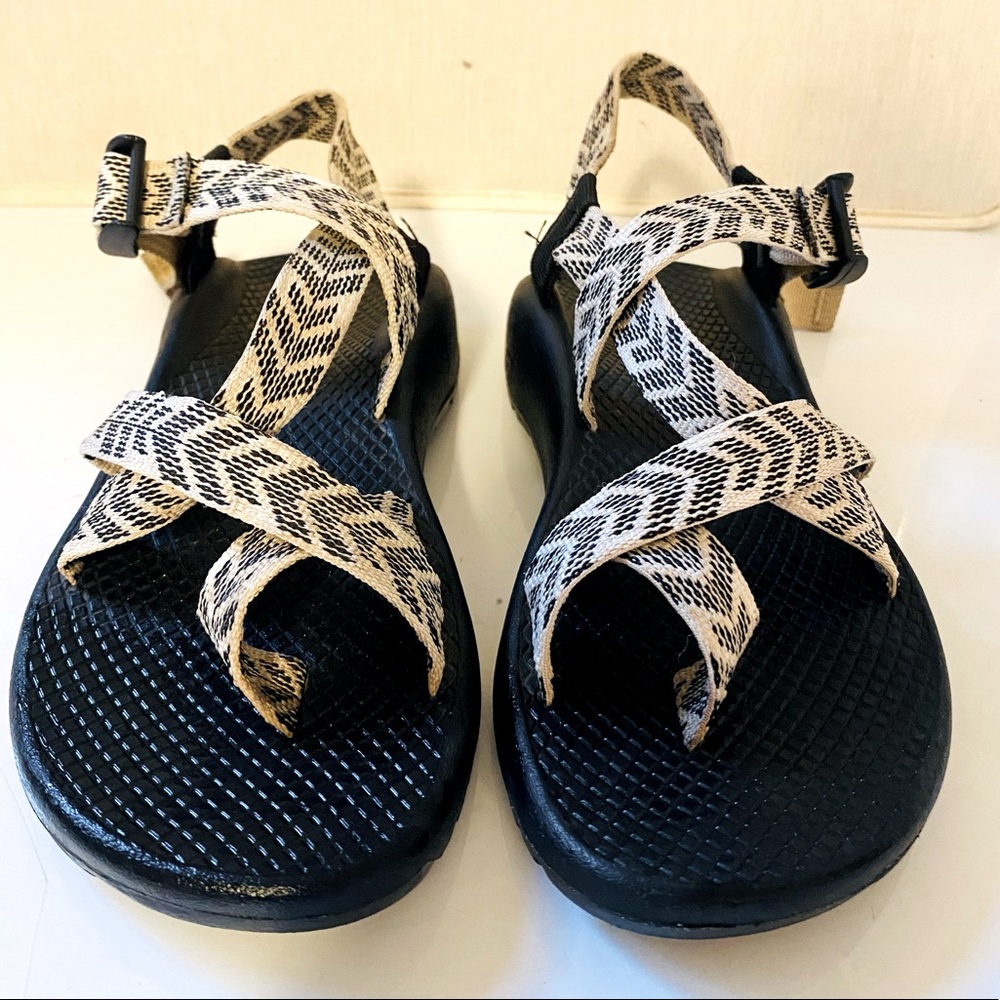 Chaco’s women’s Sandals size 6 black & white